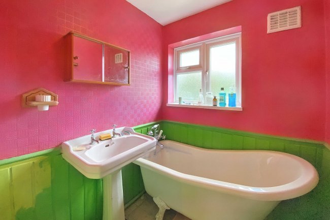 69 Cowley Hill, Borehamwood, Hertfordshire, WD6 5LH 9