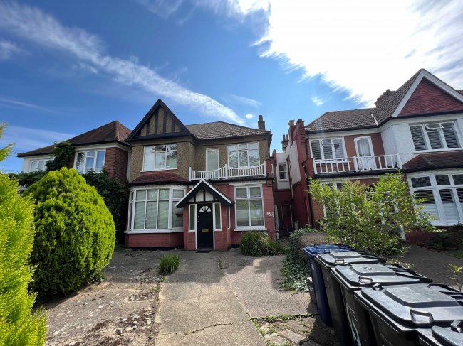 45 Etchingham Park Road, London, N3 2EB 5