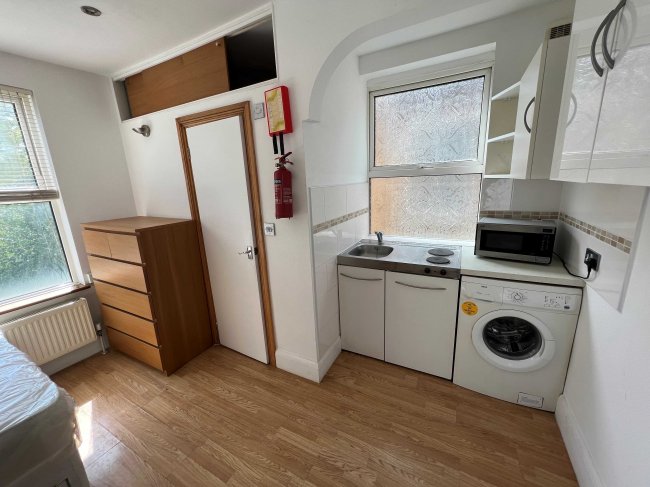 45 Etchingham Park Road, London, N3 2EB 5