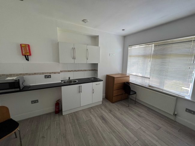 45 Etchingham Park Road, London, N3 2EB 5