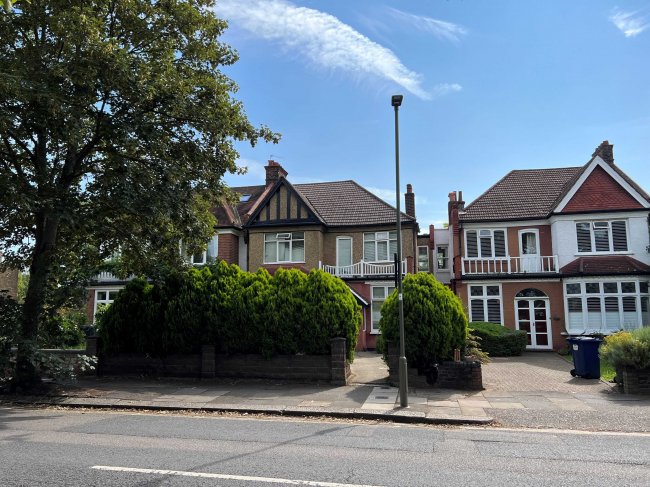 45 Etchingham Park Road, London, N3 2EB 5