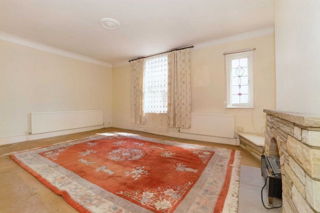 4 Harcourt House, 7 Haringey Park, Crouch End, London N8 9JB 6