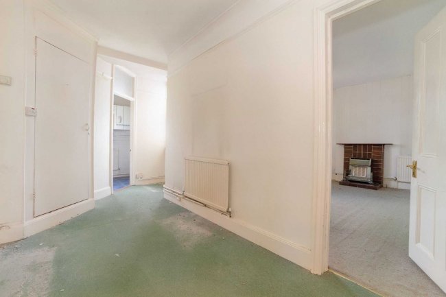 4 Harcourt House, 7 Haringey Park, Crouch End, London N8 9JB 6