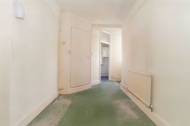 4 Harcourt House, 7 Haringey Park, Crouch End, London N8 9JB 6