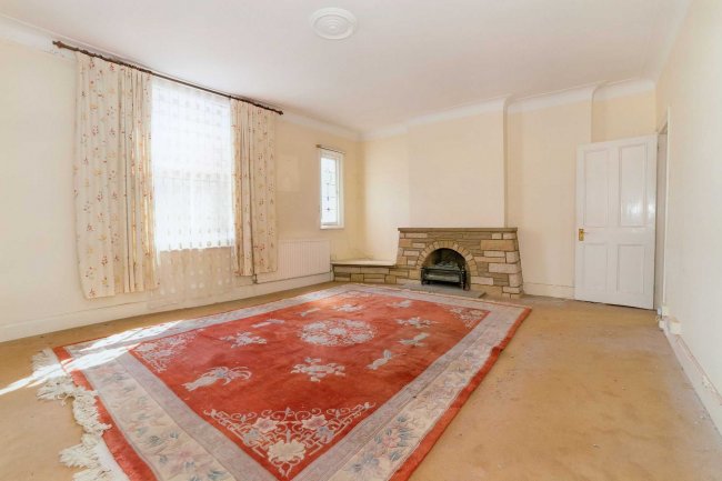 4 Harcourt House, 7 Haringey Park, Crouch End, London N8 9JB 6