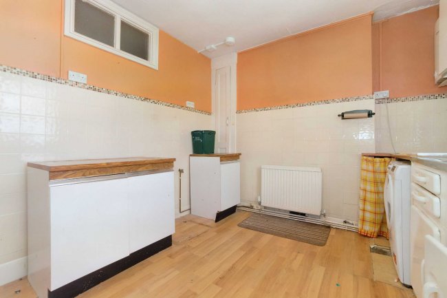 4 Harcourt House, 7 Haringey Park, Crouch End, London N8 9JB 6