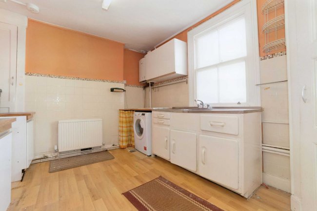 4 Harcourt House, 7 Haringey Park, Crouch End, London N8 9JB 6