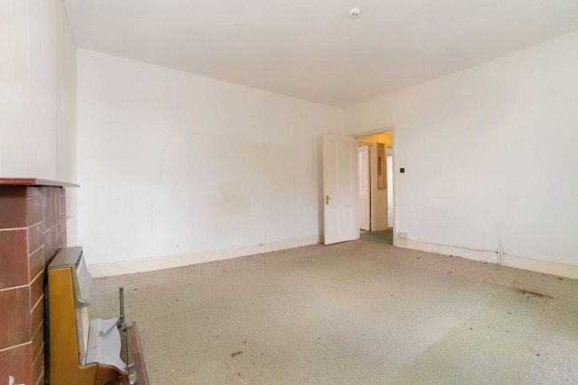 4 Harcourt House, 7 Haringey Park, Crouch End, London N8 9JB 6