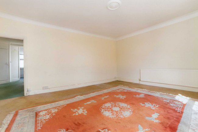 4 Harcourt House, 7 Haringey Park, Crouch End, London N8 9JB 6