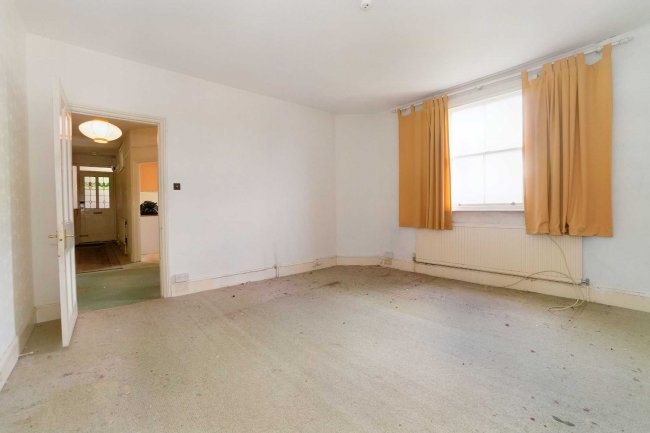 4 Harcourt House, 7 Haringey Park, Crouch End, London N8 9JB 6