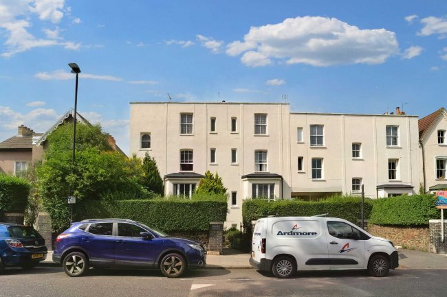 4 Harcourt House, 7 Haringey Park, Crouch End, London N8 9JB 6