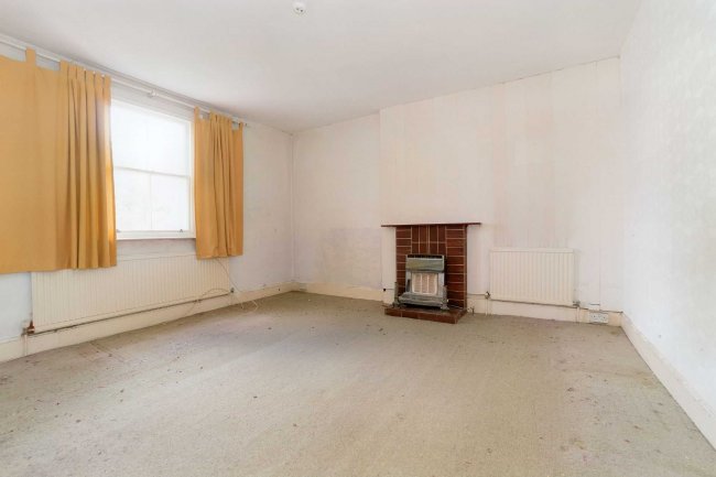 4 Harcourt House, 7 Haringey Park, Crouch End, London N8 9JB 6