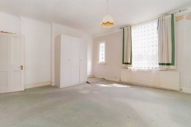 4 Harcourt House, 7 Haringey Park, Crouch End, London N8 9JB 6