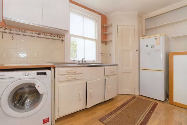 4 Harcourt House, 7 Haringey Park, Crouch End, London N8 9JB 6