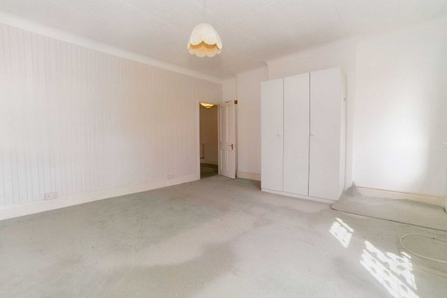 4 Harcourt House, 7 Haringey Park, Crouch End, London N8 9JB 6