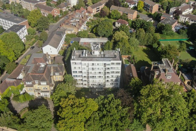 Hedley Court, Putney Hill, London SW15 3NS 3