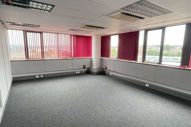 30 Market Street, Huddersfield, HD1 2HG 3