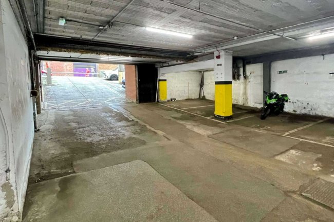 30 Market Street, Huddersfield, HD1 2HG 3