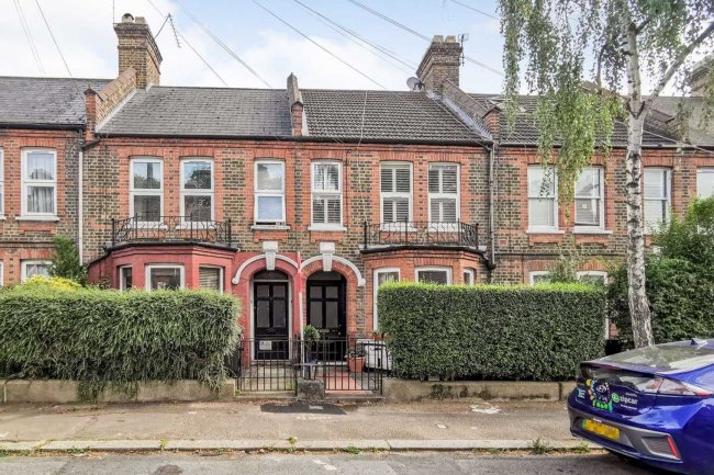 10 Courtenay Road, Walthamstow, London E17 6LZ 5