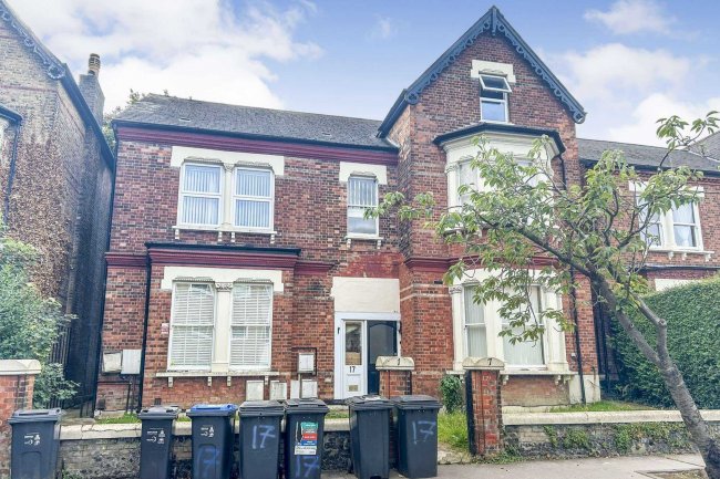 Clovelly, 17 Birdhurst Road, South Croydon, CR2 7EF 4