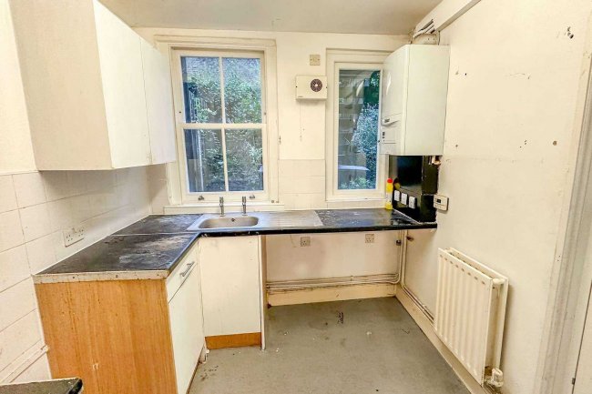 Flats A & B, 56 Salcott Road, Battersea, London SW11 6DE 8