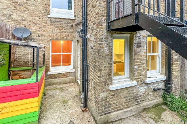 Flats A & B, 56 Salcott Road, Battersea, London SW11 6DE 8