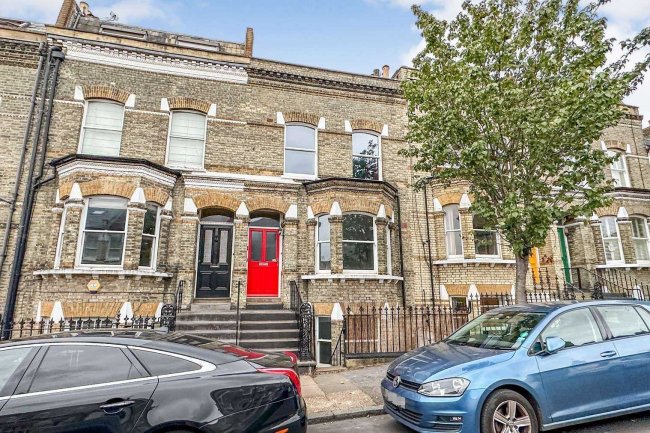 Flats A & B, 56 Salcott Road, Battersea, London SW11 6DE 8