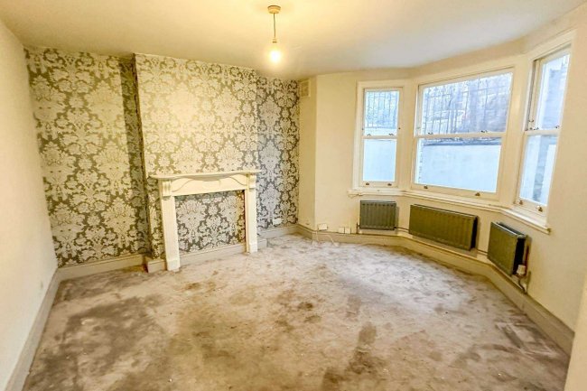 Flats A & B, 56 Salcott Road, Battersea, London SW11 6DE 8