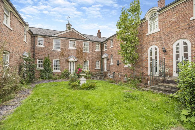 Etrop Grange Hotel, Thorley Lane, Manchester M90 4EG 6