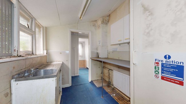 106 St Peter's Street, South Croydon, Surrey, CR2 7DF 2