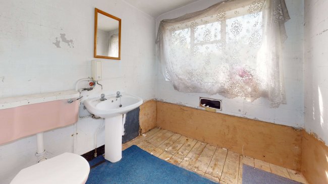 106 St Peter's Street, South Croydon, Surrey, CR2 7DF 2