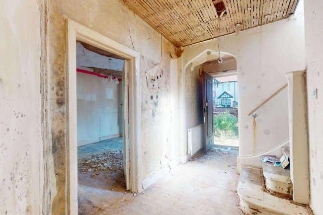 24 Highwood Grove, Mill Hill, London, NW7 3LY 5