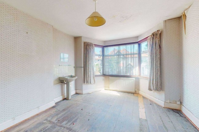 24 Highwood Grove, Mill Hill, London, NW7 3LY 5