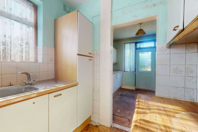 24 Highwood Grove, Mill Hill, London, NW7 3LY 5