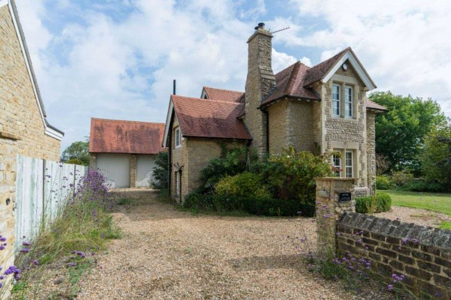 Stone Cottage, Launton Road, Stratton Audley, Bicester OX27 9AS 1