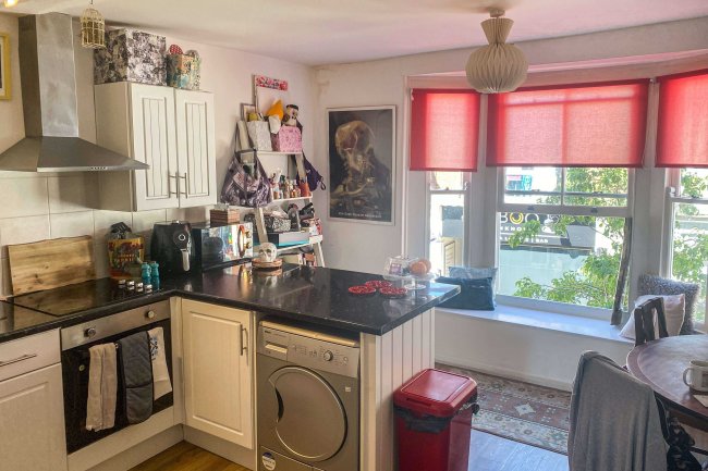 7 Winchester Street, Basingstoke, RG21 7ED 6