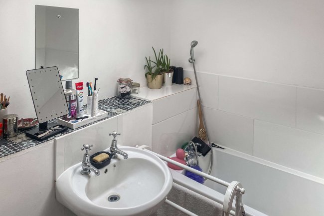 7 Winchester Street, Basingstoke, RG21 7ED 6