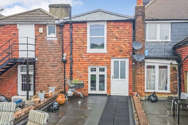 7 Winchester Street, Basingstoke, RG21 7ED 6