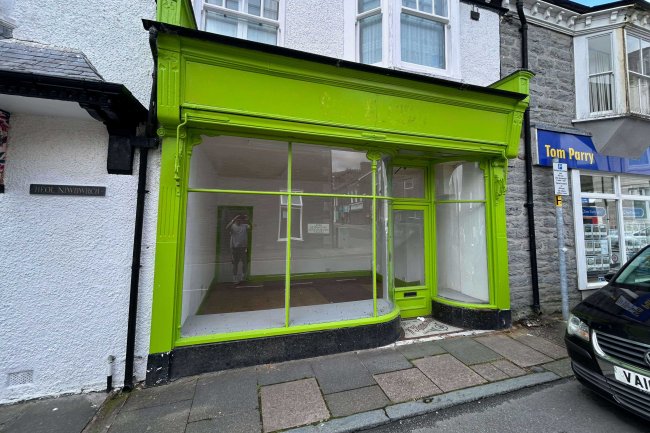 2 Newborough Street, Blaenau Ffestiniog, Gwynedd, LL41 3DG 8