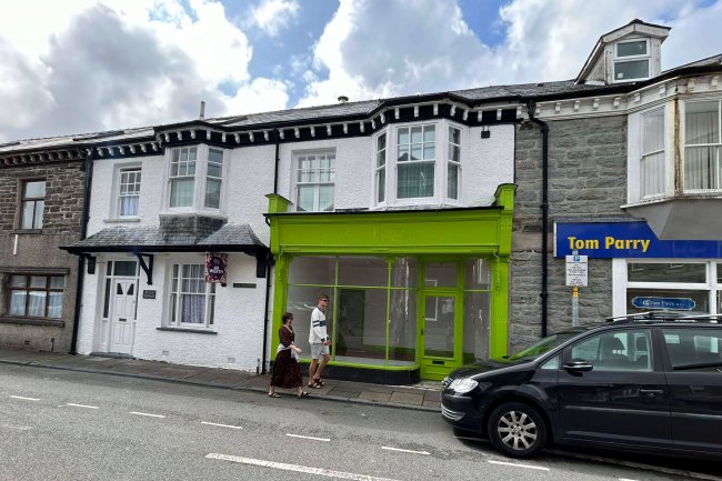 2 Newborough Street, Blaenau Ffestiniog, Gwynedd, LL41 3DG 8