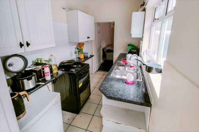 29 Coronation Street, Stoke-on-Trent, Staffordshire ST6 6BU 6