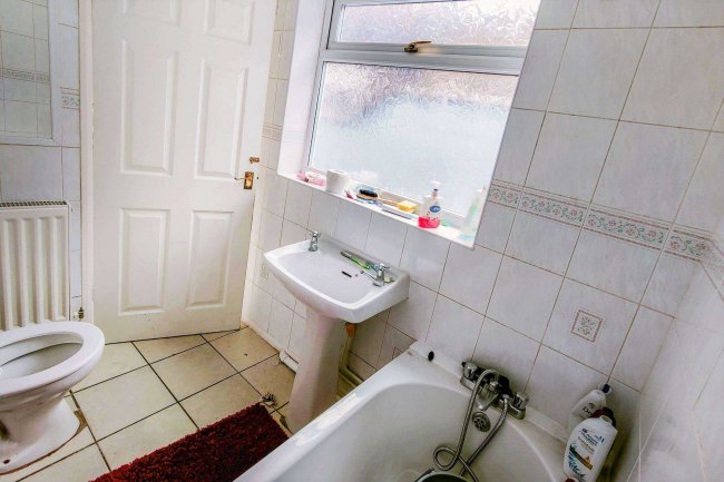 29 Coronation Street, Stoke-on-Trent, Staffordshire ST6 6BU 6