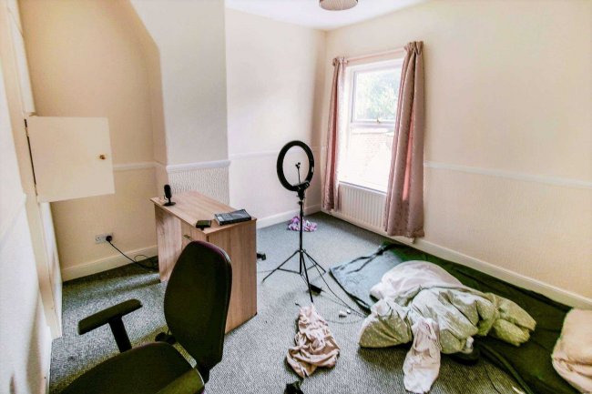 29 Coronation Street, Stoke-on-Trent, Staffordshire ST6 6BU 6