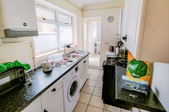 29 Coronation Street, Stoke-on-Trent, Staffordshire ST6 6BU 6