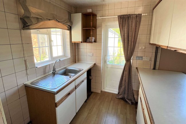 20 Woodland Road, Maple Cross, Rickmansworth WD3 9SU 3