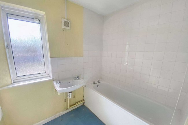 46 Lovel Avenue, Welling, Kent, DA16 3JG 3