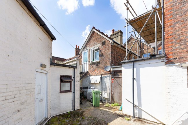 44 High Street, Horley, Surrey RH6 7BB 8