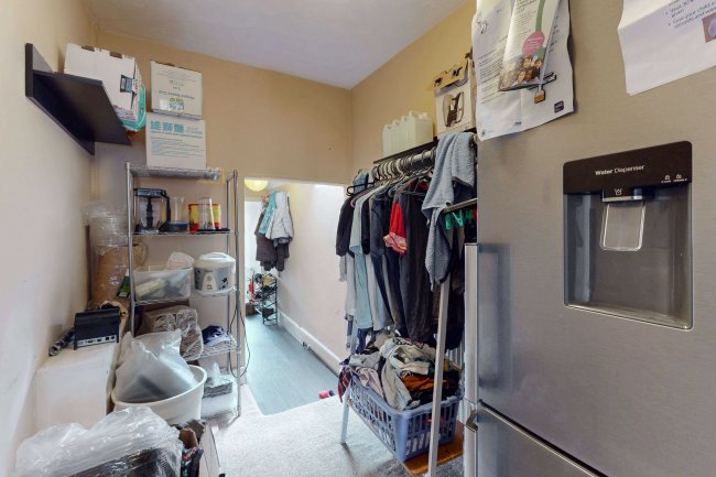 44 High Street, Horley, Surrey RH6 7BB 8