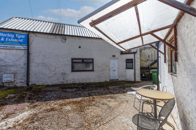 44 High Street, Horley, Surrey RH6 7BB 8