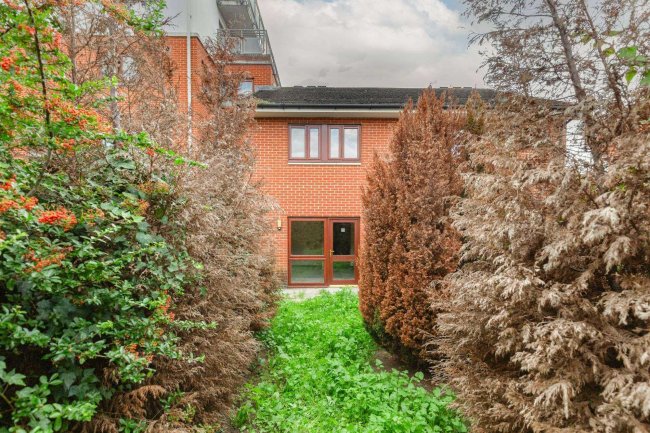 19 Alpine Road, Bermondsey, London, SE16 2RP 5